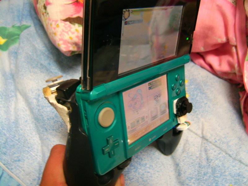 Illustration for article titled A 3DS Modded with a PSP Thumb Pad. What Do You Think?